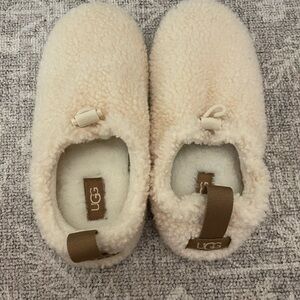 Ugg slippers NWOB size 8